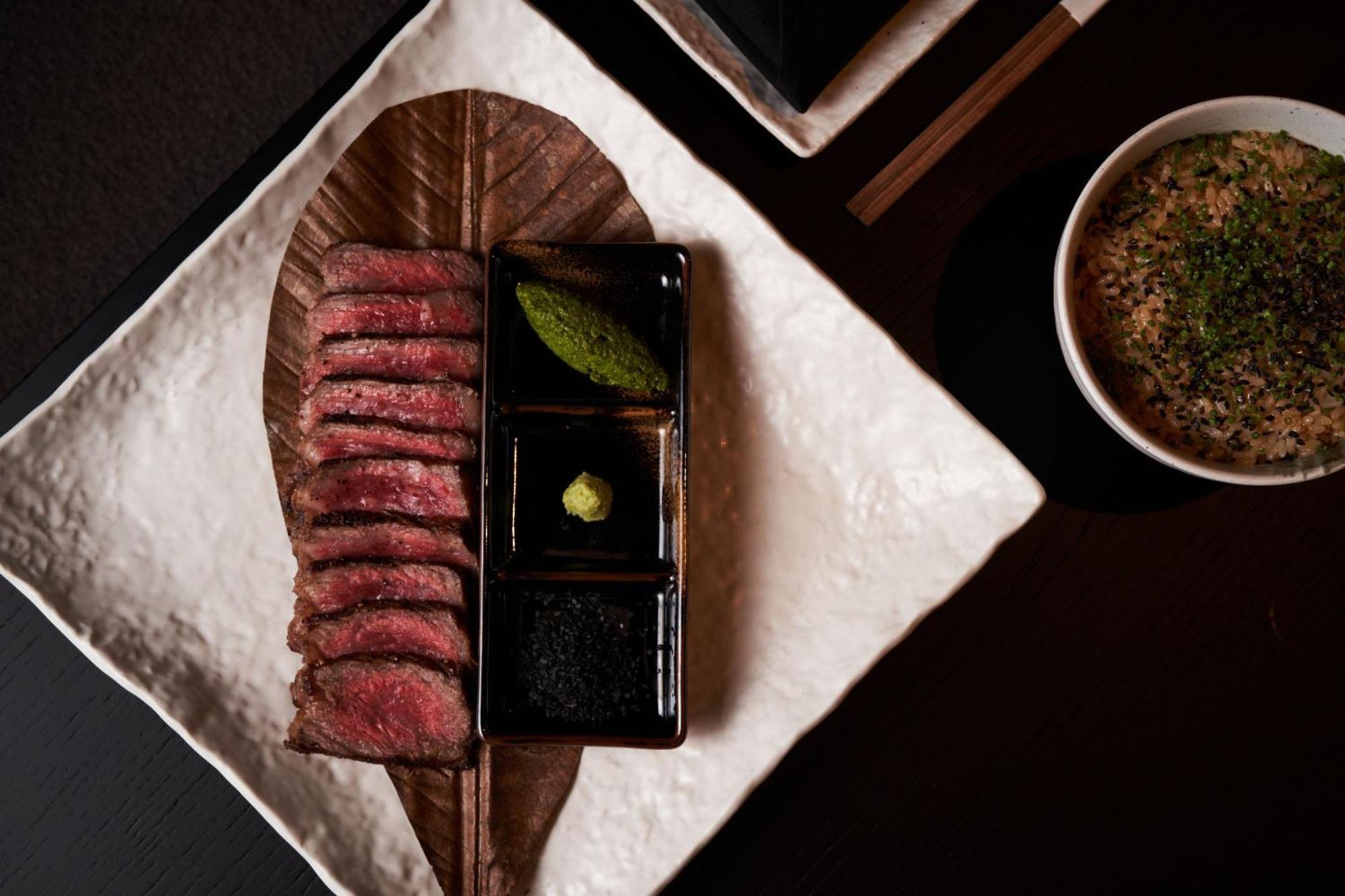 Marriott Resort Palm Jumeirah, Dubai Exterior foto A plate of steak